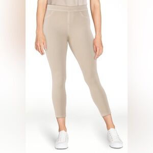 NWT Time and Tru Women's Beige Capri Jeans